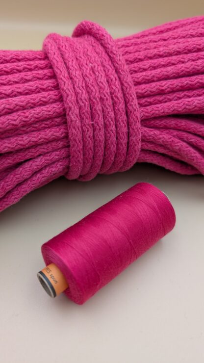 Sewing thread (139) as Petunia